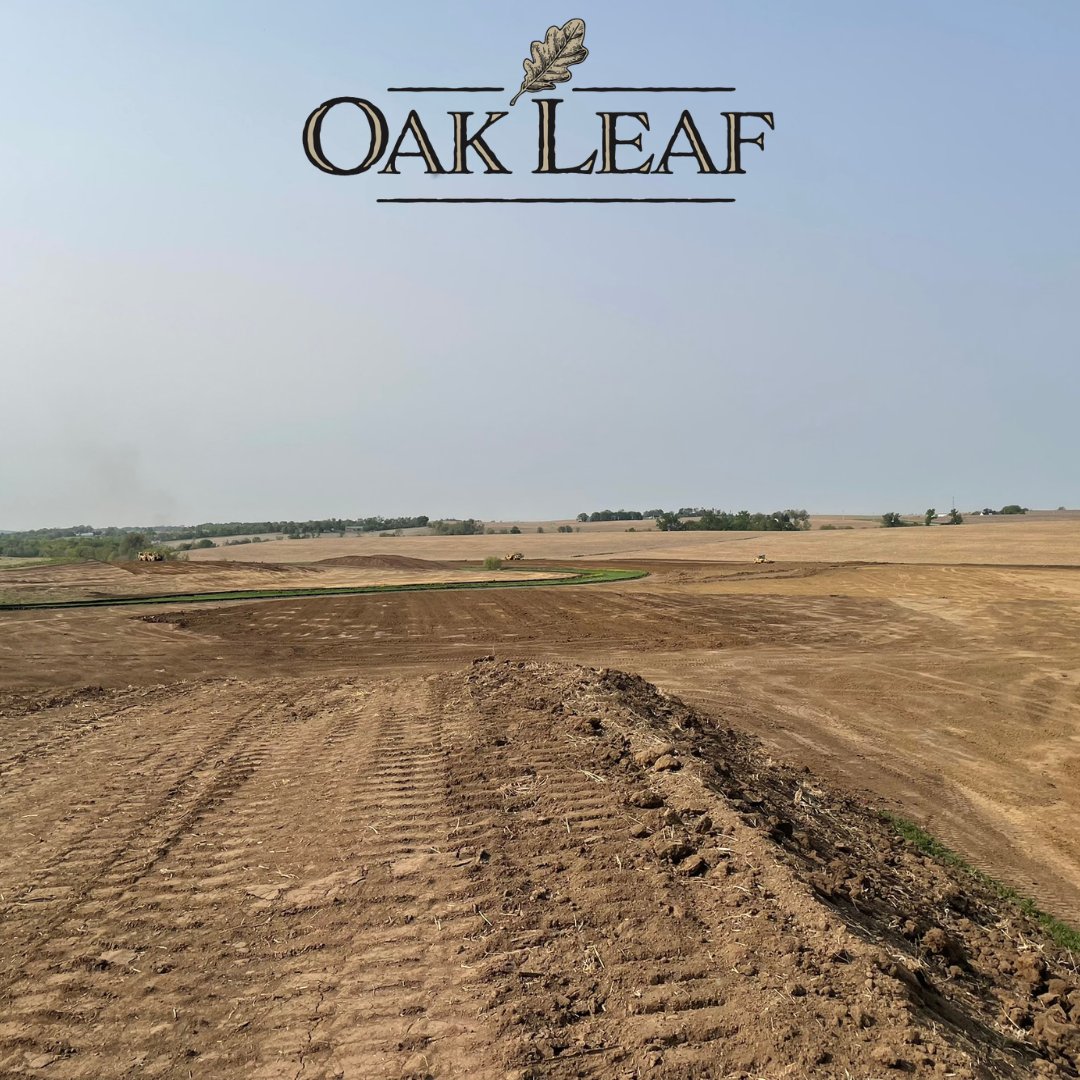 🚜 The rumble of the scrapers, the crisp smell of fresh earth being moved...something BIG is happening in Papillion, NE! 📍We're absolutely thrilled to announce the beginning of grading at the future site of Oak Leaf!
