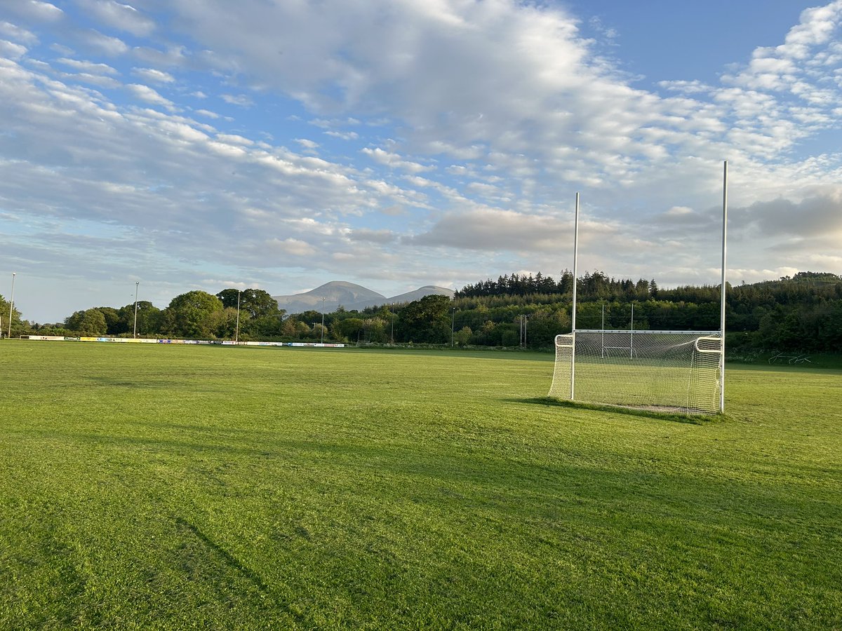 AughlisnafinGAC's tweet photo. A sun drenched Pairc Baile Anna this evening.
#NiceOut #summervibes https://t.co/e4UnsJRNzt
