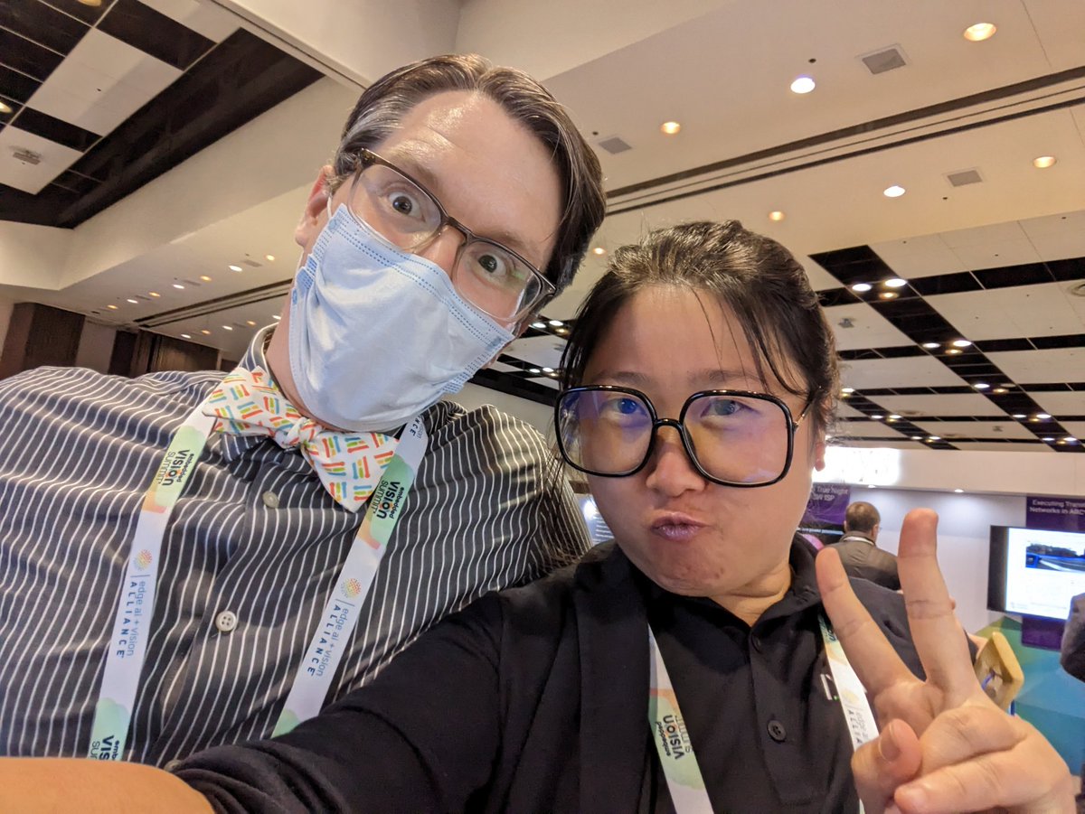 ZengJinger's tweet image. Found @ShawnHymel at @EdgeImpulse booth at #EmbeddedVision summit!!