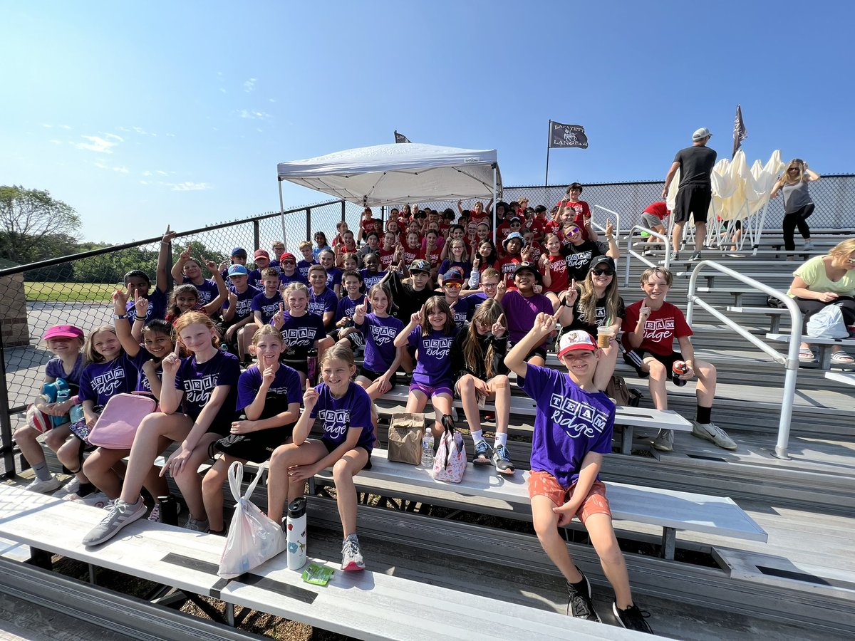 PrincipalRM's tweet photo. Our RM track team showed so much spirit and effort. #RidgeRocks @rockwoodschools https://t.co/WYvbKUhwbI