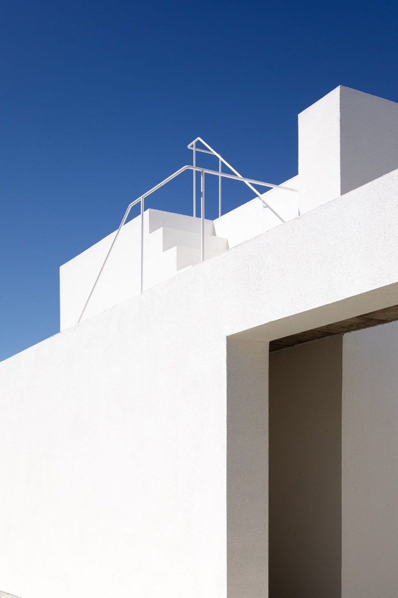 Arqenblanco's tweet photo. Casa con dos alas - Sol 89
Imagen: Fernando Alda
________________________________
#sol89 #fernandoalda #sanlucardebarrameda #españa #arquitecturaespaña #arquitecturaenblanco #arquitecturaespañola #arquitectura #architecture #architectureinwhite #design https://t.co/pGqViuCmfY