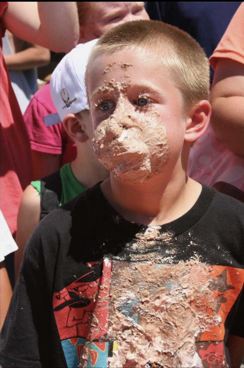 Smile if you pull everyone around you😏 

Me: