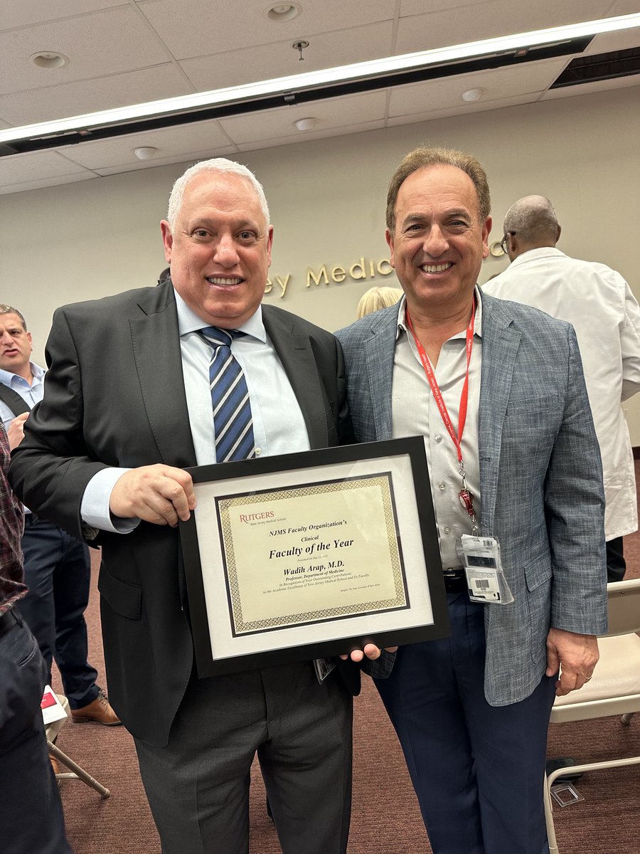 Pleased to have presented the NJMS clinical faculty of the year to Wadih Arap director of Newark campus CINJ and world class medical oncologist and clinical translational researcher ⁦@RutgersCancer⁩ ⁦@Rutgers_NJMS⁩ ⁦@BHaffty⁩