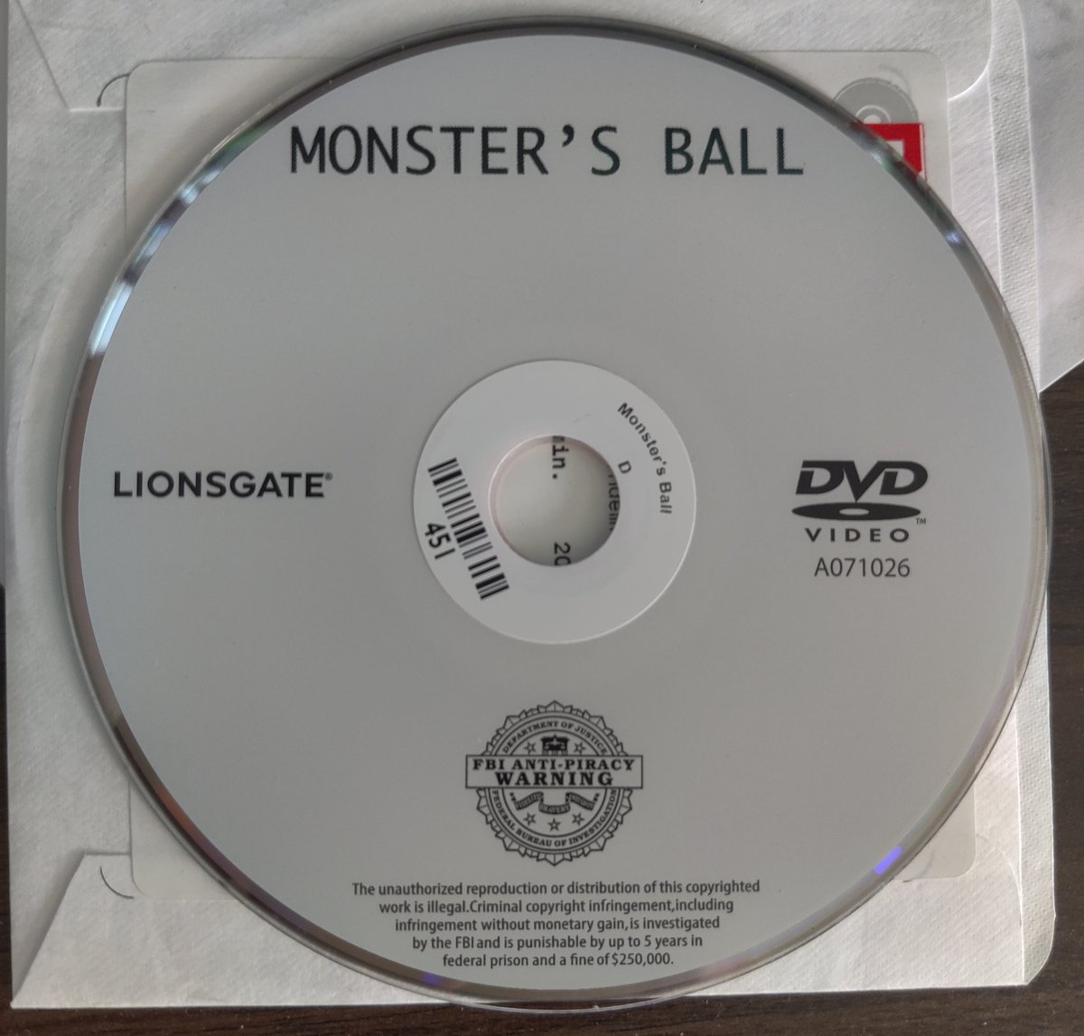 MailOrderMovies's tweet photo. Monster's Ball is a film about the transformation of a man and the love that he finds through it. It is excellent and all the actors are outstanding.

#monstersball #BillyBobThornton #HalleBerry #HeathLedger

https://t.co/59BTfIDf8V https://t.co/mpXRY0vt0X