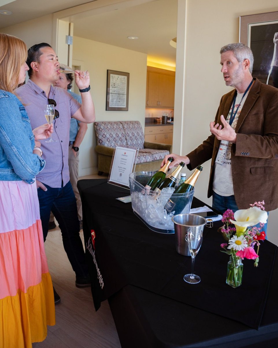 ScharffCellars's tweet photo. What an unforgettable weekend at #PinotFest! Huge thanks to all who joined us, popped bottles, and brought good vibes! Special shoutout to @avwinegrowers, our team, and winery friends for making it a hit! Grateful for this incredible community. Until next time! https://t.co/FdAgj6mivg