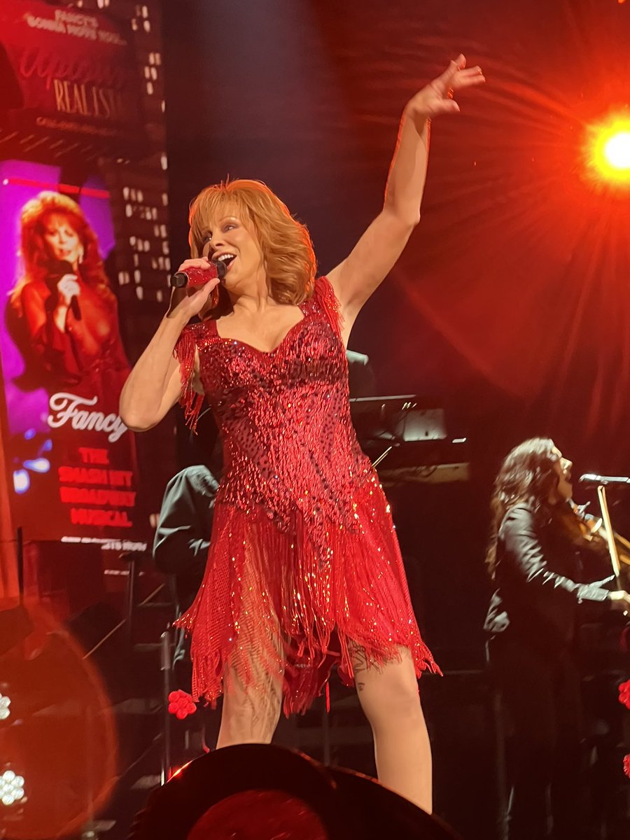 rkipp_nyc's tweet image. #Reba, of course! #RebaInConcert #RebaMcEntire