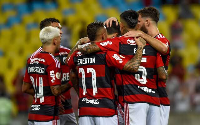 Marquinhos_RJ21's tweet photo. Foi divulgado a lista de endividamento dos 20 clubes da Série A:

1. Atlético-MG - 1. 6 Bi
2. Cruzeiro - 1.161 BI
3. Botafogo - 1.040 Bi
4. Corinthians - 927 Mi
5. Vasco - 679Mi
6. Fluminense - 678 Mi
7. Internacional - 653Mi
8. São Paulo - 587Mi
.
+ https://t.co/7QTqiqNpX6