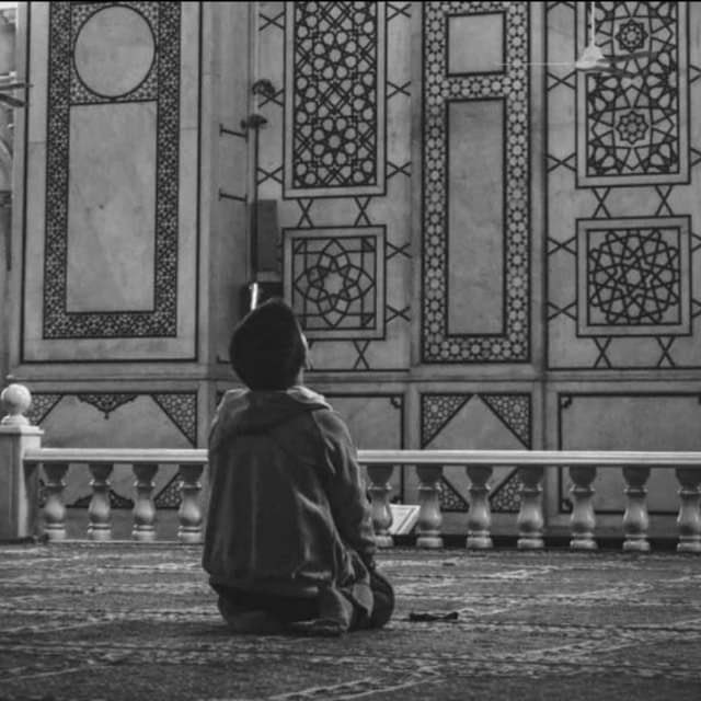 "وامنُن عَلَيَّ برَحمَةٍ تَسْكُنُ قَلبي فَيَسْكُن"