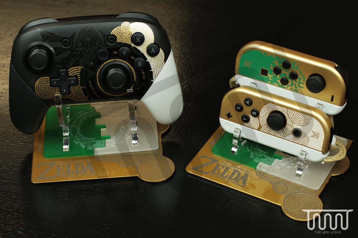 These new controllers from #TheLegendOfZelda #TearsOfTheKingdom are just amazing!
You can get these matching stands and much more at my eBay &amp; Etsy stores. 👀

🛒ebay.fr/str/thismanwor…
🛒etsy.com/shop/ThisManWo…

#Collection #Nintendo #Zelda