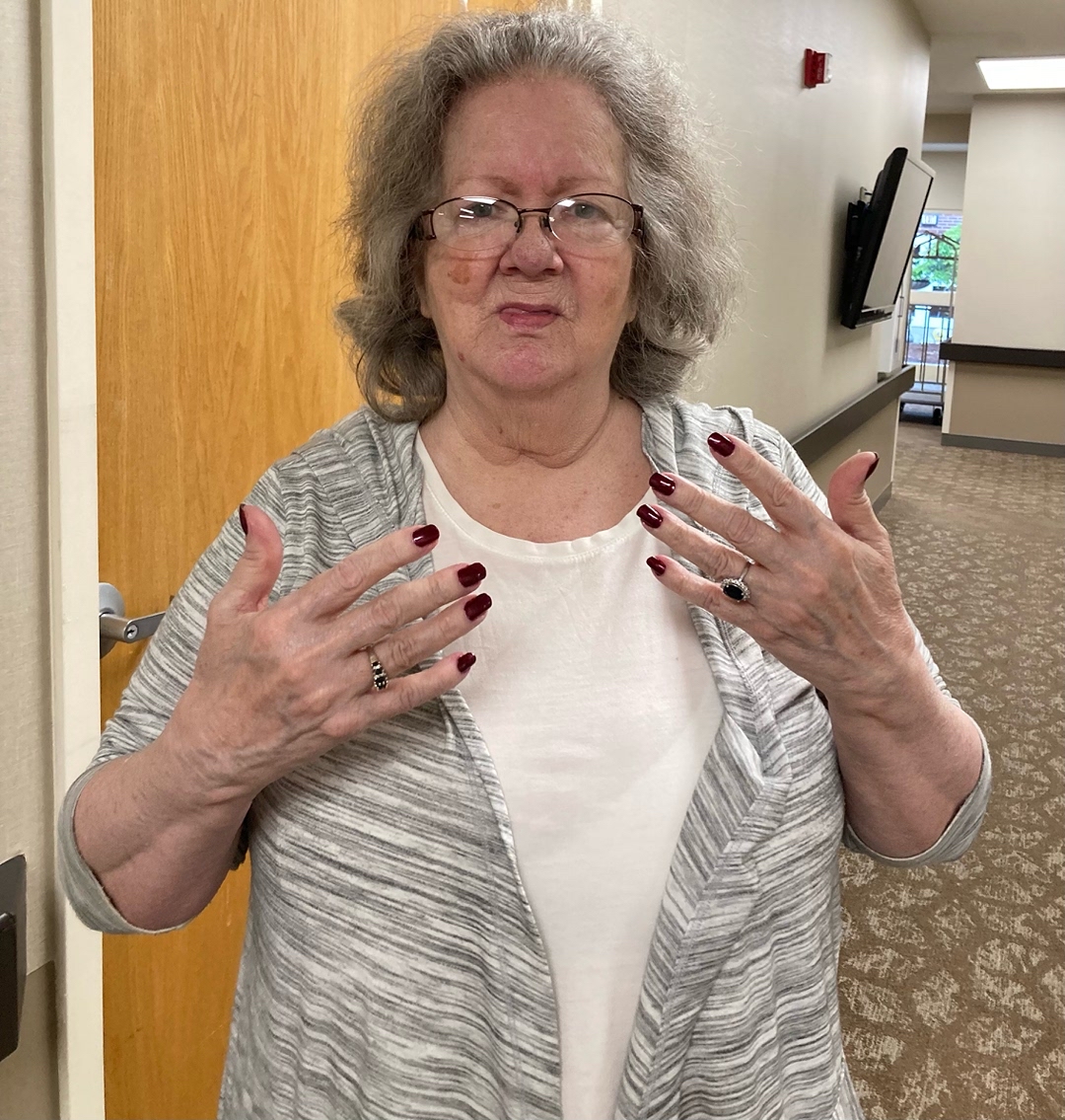 StCharlesHC's tweet photo. To bring a little cheer to an otherwise rainy, gray day, a little pampering is just what the doctor ordered! 💅🏼 🌧️ How lovely, ladies!
#whyitrilogy #fancynails https://t.co/iBmP6lGrZB