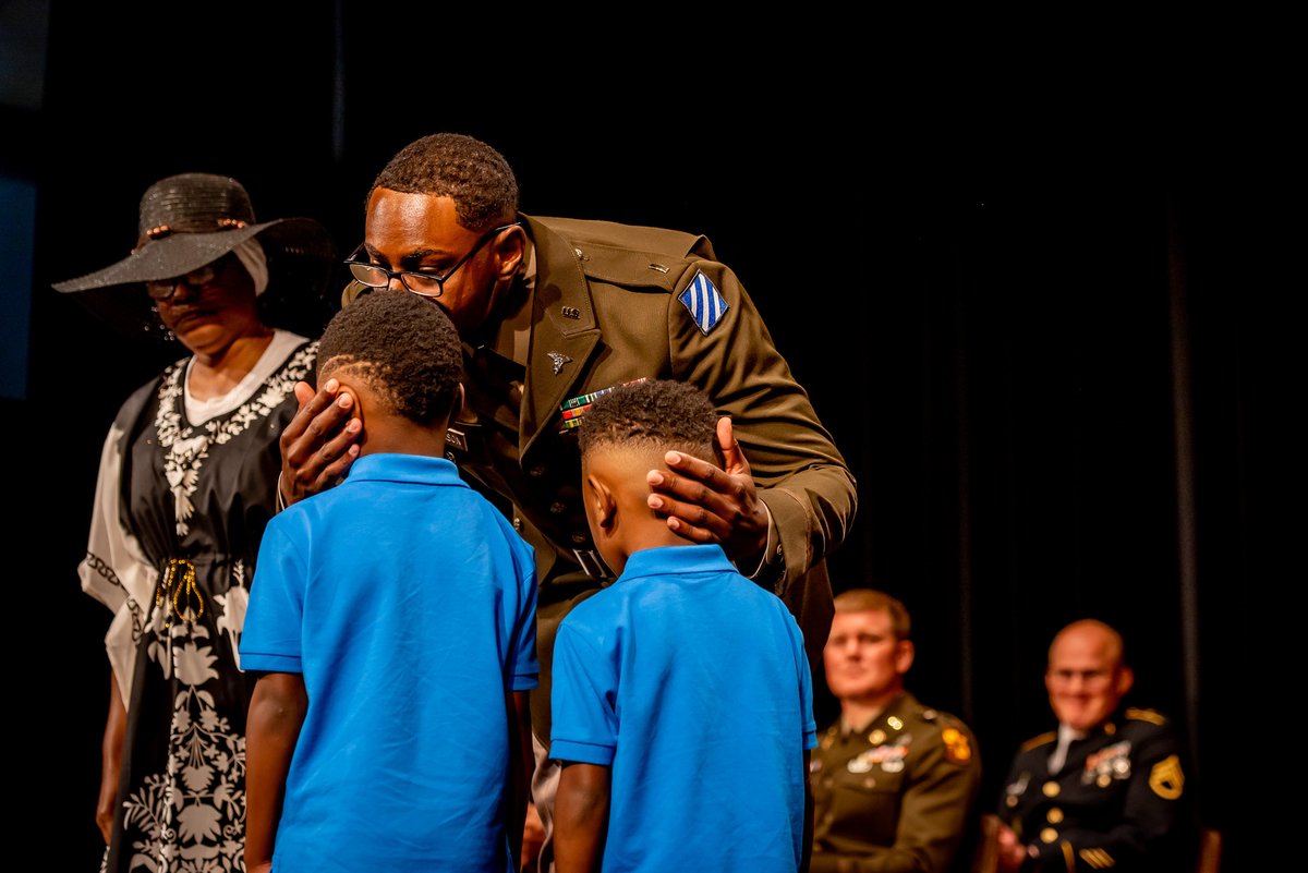 MethodistU's tweet image. A day to remember 🇺🇸

Family and friends recently pinned the newest class of Methodist University #ROTC graduates that made the transition from Cadet to Second Lieutenant for the @USArmy 🫡