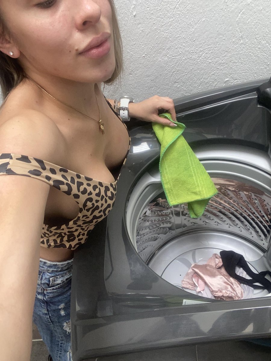 SofiaRod69's tweet photo. Do you value a woman that takes care of your home?😍🥰 https://t.co/G9Z4VK3nmA