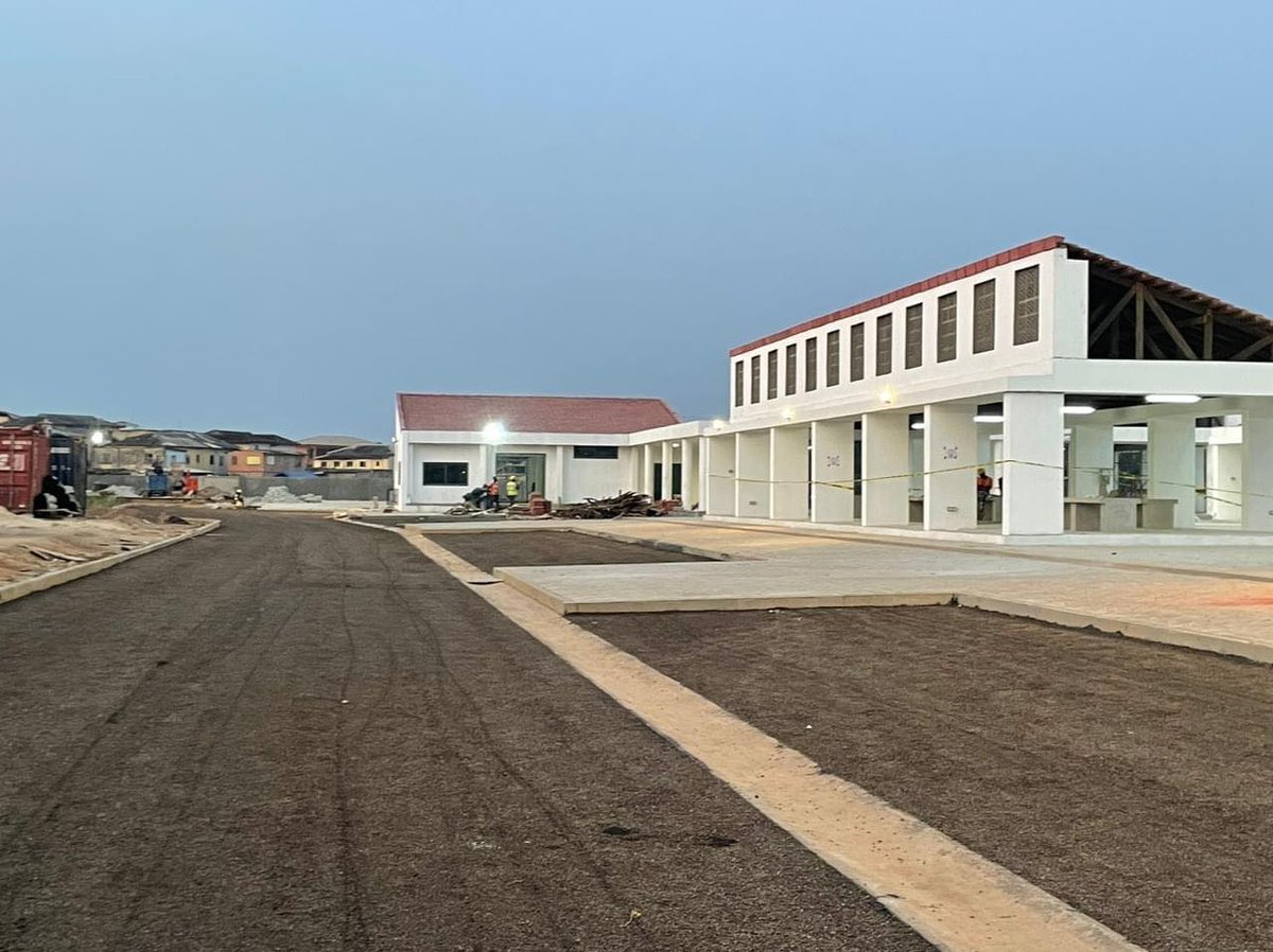 AfricaFactsZone's tweet photo. Ghana has completed the new Elmina Fishing Harbour.

The site consists of a new administration block, a fish market, a new fish net mending and auction hall, workshops and places of convenience. https://t.co/FonBAu3D7q