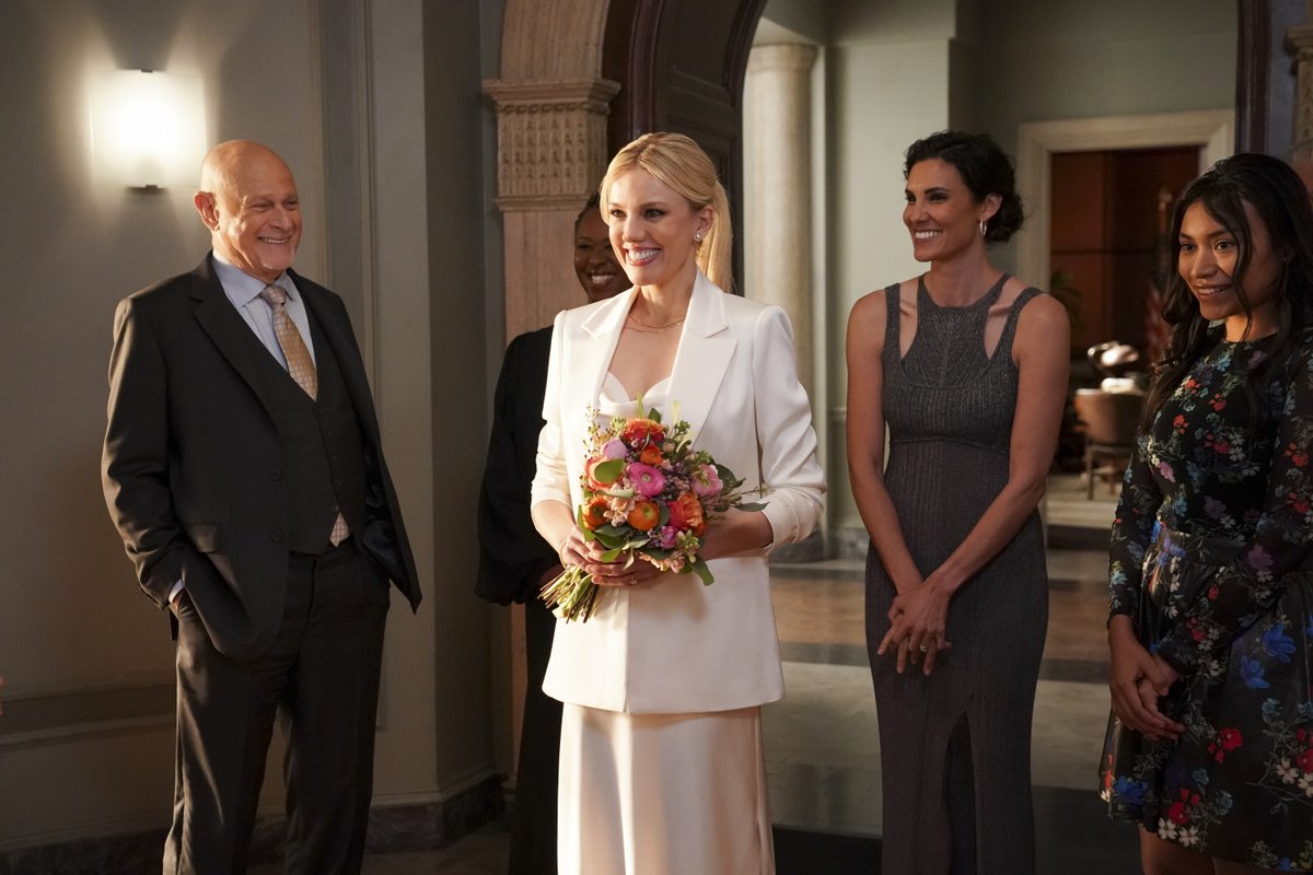 A series finale filled with suspense, witty comebacks, happy endings, and... Kilbride smiling from ear to ear? 🤔 This HAS to be photoshopped, right? Only way to find out is by catching up on @ParamountPlus: spr.ly/6014OmrKE