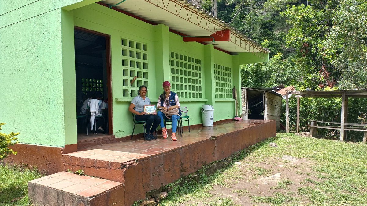 ngelaRodri's tweet photo. Acompañamiento a las sedes rurales del Municipio de Manaure, Balcón del Cesar.
Ver y comprender para transformar y compartir.
Desde el diálogo entre pares y el acompañamiento situado,  fortalecemos los aprendizajes de los estudiantes
@JohanaCifuente5 @PTA_Colombia 
@Mineducacion https://t.co/cg1OCJOj9N