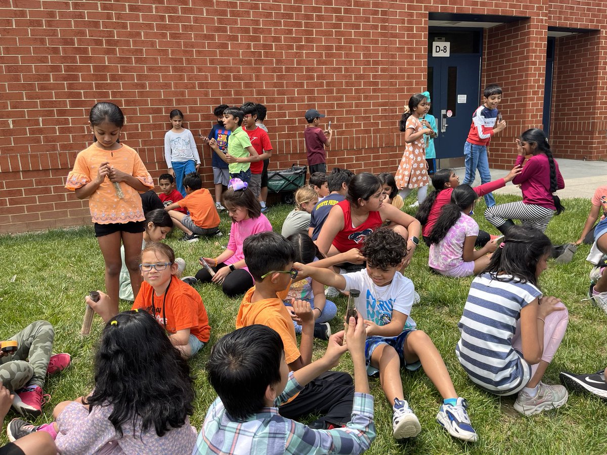 CrabbChristine's tweet photo. Thank you to Jennifer Venable and her team at Loudoun County Soil and Conservation District for providing a great hands-on lesson making soil layer tubes today for 3rd graders! 🙌🏻🪴👩‍🌾@RLC_Coyotes @RLCPrincipal @MrsShepardRLC @missfischman @HessThirdGrade @Ahmed3rdG @caitlin_gang https://t.co/gvRRz5ktk1