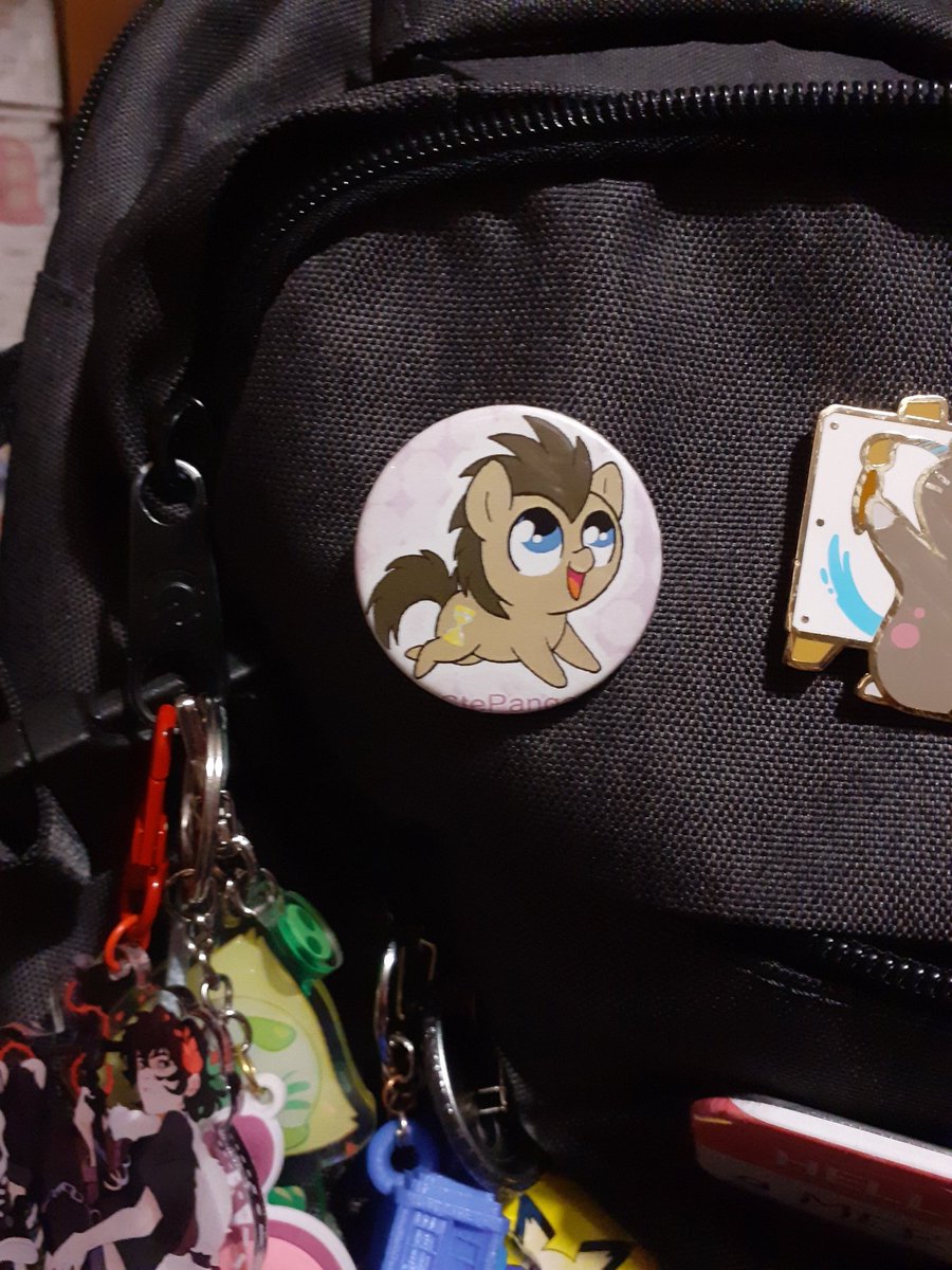 keychain and pins by StePanda!  i bloody love the Whooves pin and he's already on my backpack :D