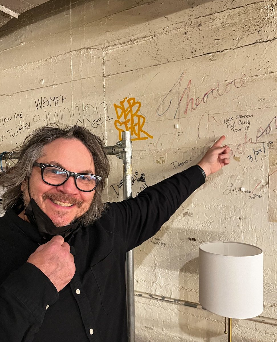 JeffTweedy's tweet image. A few backstage snaps from Feb 2022, when Jeff joined @smartless at the Chicago Theater. 

Check out a version of that night streaming now on Max.
#SmartLessOnTheRoad