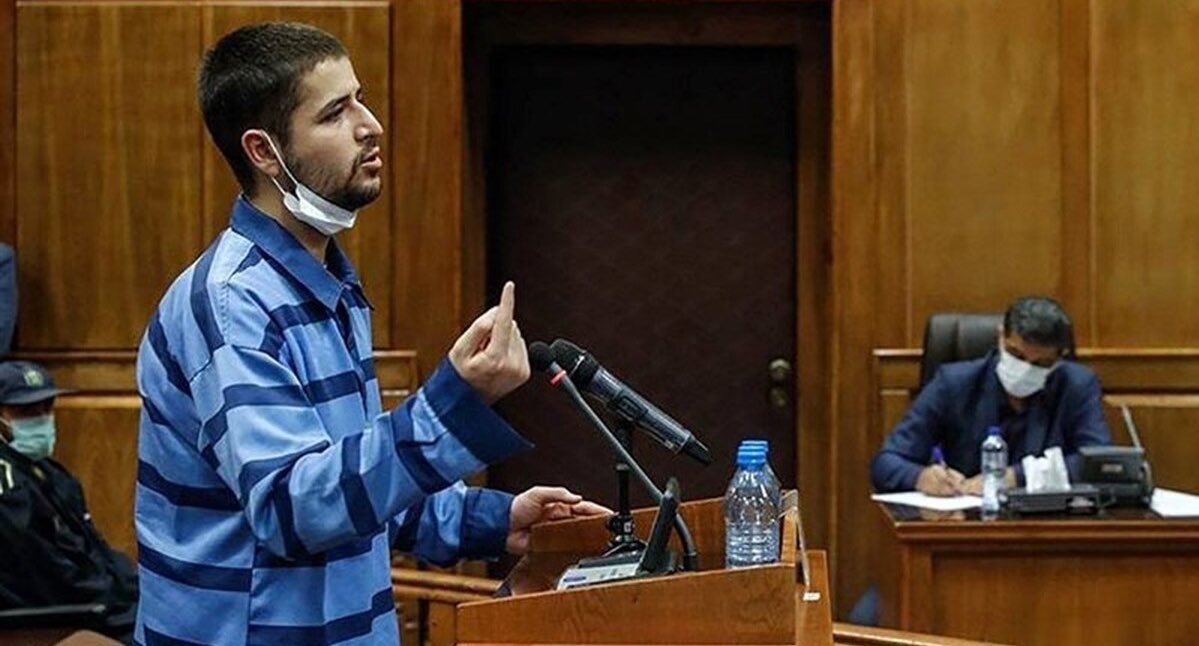 justchangingun's tweet photo. #محمد_قبادلو از اولین کسانی‌ست که در این اعتراضات به اعدام محکوم شد. چند نفر از کسانی که ج‌ا به قتل رسوند بعد او حکم گرفتند. فکر می‌کنم به تمام این مدت. محمد ۲۳ سالشه! چطور این‌همه فشار رو تحمل کرده. فکر می‌کردم چندبار با کابوس اعدام از خواب پریده، که یادم اومد بیداریش‌م کابوسه. https://t.co/iMIKRq1M0t