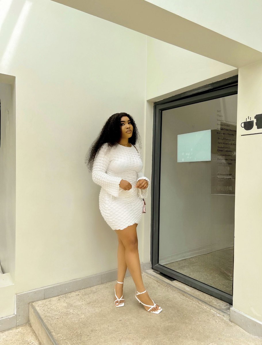 PrettyPhina4's tweet photo. 𝑨𝒍𝒍 𝒘𝒉𝒊𝒕𝒆 𝒏𝒐 𝒔𝒕𝒂𝒊𝒏!!!

#beautyaddict#beautifulgirls#explorepage#exploreabuja#viralpost#sunset#instadaily#trendingontwitter https://t.co/hyYoX3AtgE