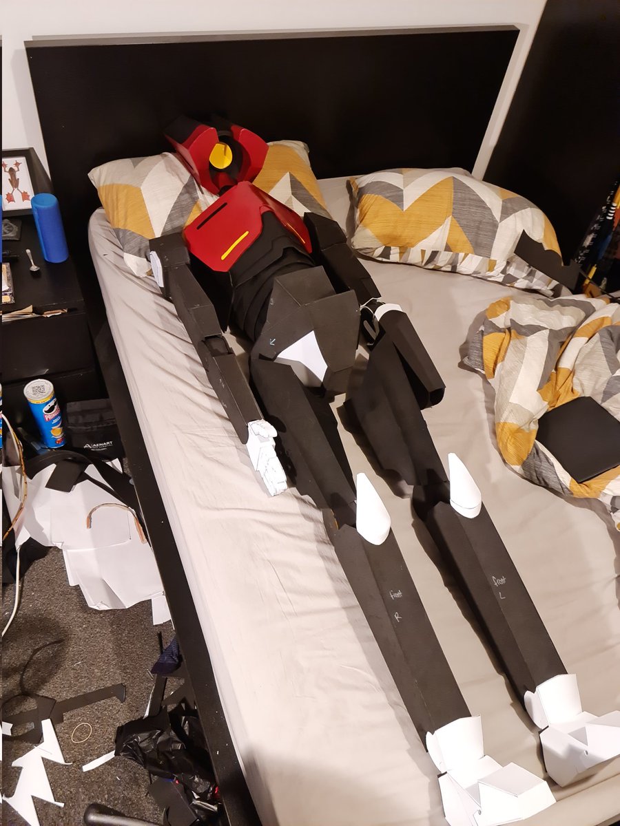 JUST THE NECK, OTHER HAND, AND WINGS LEFT TO DO. ITS LOOKING GOOD TO BE DONE BEFORE MY THURSDAY DEADLINE LETS GOOOOOOO!!!

Side note: idk how tall he is but he's the entire length of my bed...

#Ultrakill #V2 #V2Ultrakill
