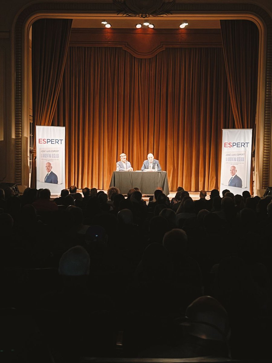 luisrosalesARG's tweet photo. Junto a @jlespert en la presentación del libro "La Argentina Deseada" en Bahía Blanca. https://t.co/96L4bbIHZd