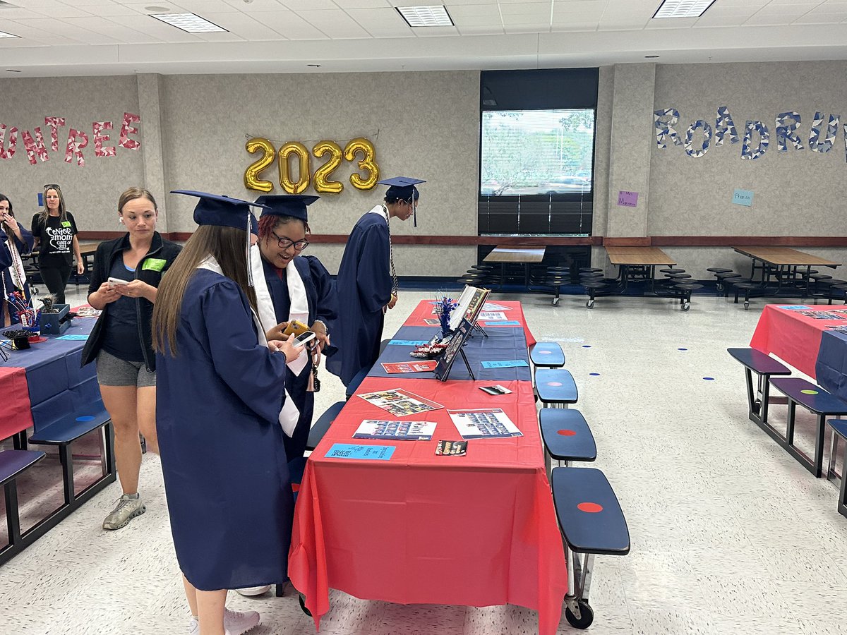 Lara Utecht tweet media