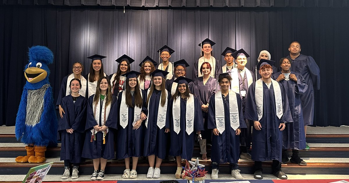 Lara Utecht tweet media