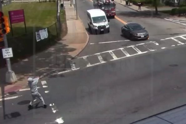 LiveBoston617's tweet image. 💢BREAKING💢

Surveillance Image shows the moment a young teenager fired shots at a gray sedan, nearly striking Boston Fire Ladder 6 with it’s crew onboard. Happened at the intersection of Gallivan Blvd and Dorchester Ave at around noon today. Suspect still outstanding.
