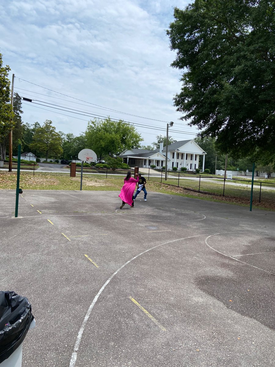 zrogers's tweet photo. Whew! What a busy day at Arden! We started the day with our Honor Roll program and then our MRC students participated in an End of Year Celebration! Finally our very own principal, Dr. Blackwell had over 200 balloons thrown at him in celebration of our Reading Challenge!! https://t.co/RyqoVIUgvS