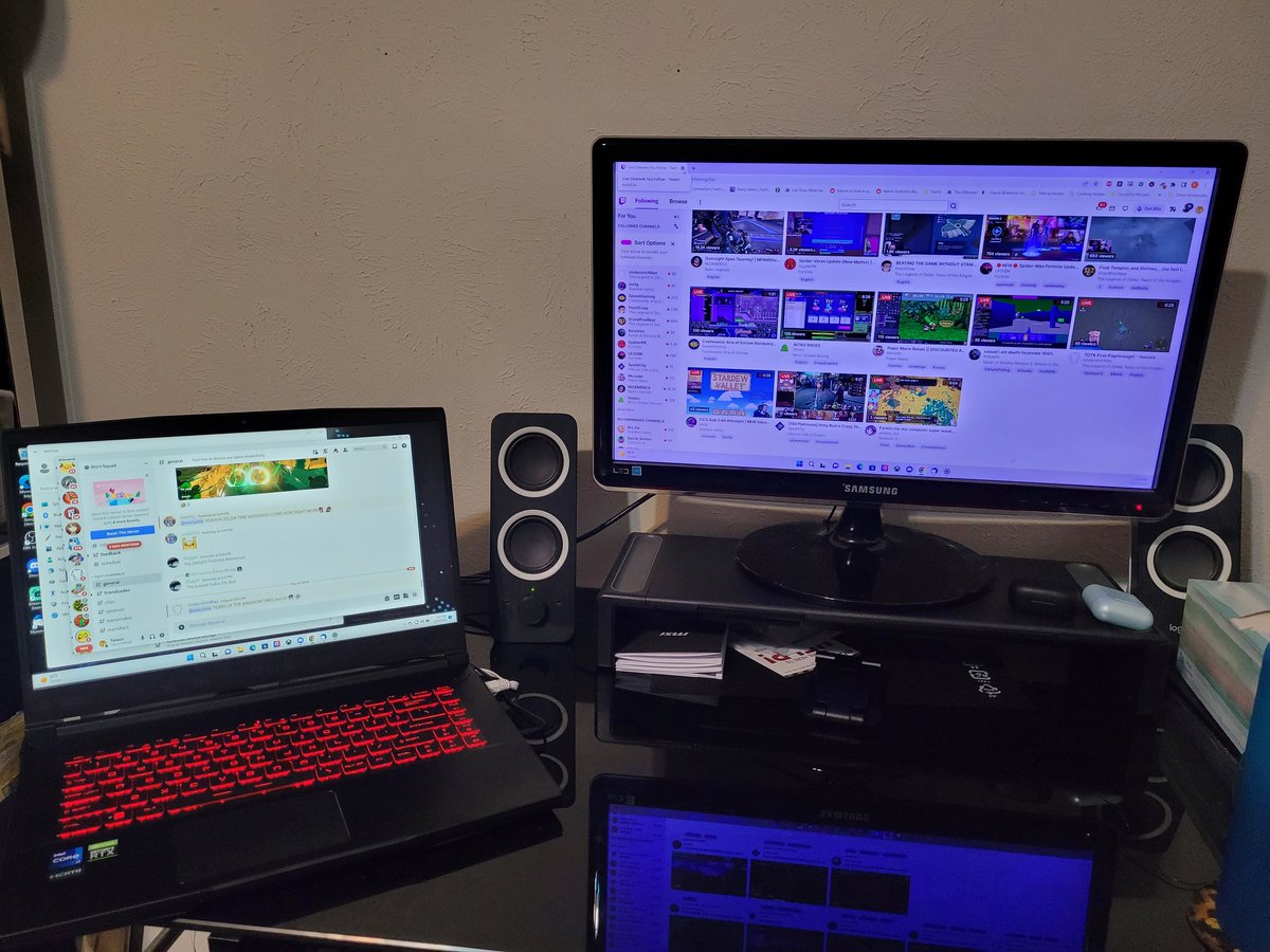 Talwyn7's tweet image. The new laptop has arrived, my desk was cleaned, and the setup is coming along... SOON ™️