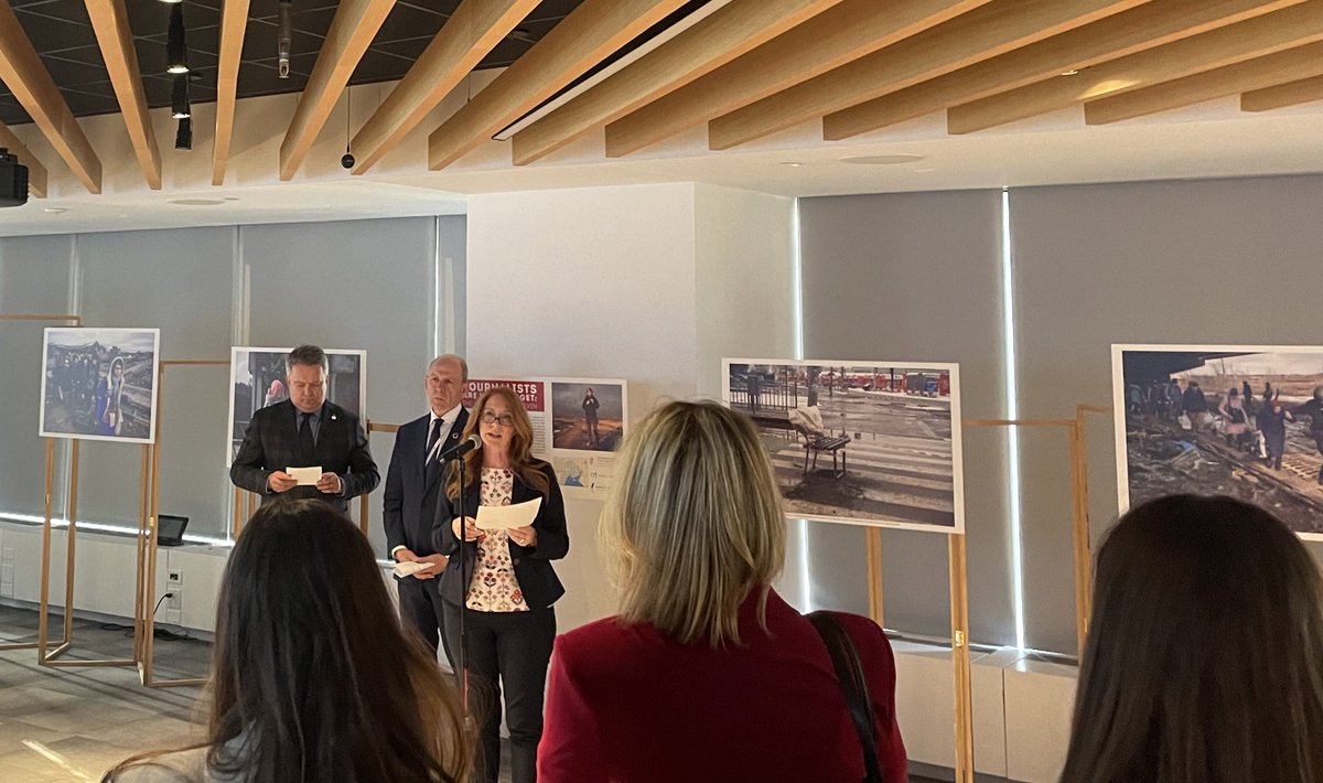pressfreedom's tweet photo. CPJ President @jodieginsberg speaking at the opening event of the #MaksLevin exhibit:

“Maks [Levin] was a journalist to his core. 

“His photographs are unflinching in their depiction of the realities of war, which he persisted in documenting in the face of grave personal risk.” https://t.co/Y2JizK3xOa
