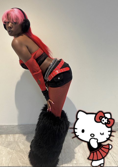 2 pic. it’s national bring your kidz 2 werk day 🤭😘🩷💕 #aliyahcore https://t.co/nprjWREcWx