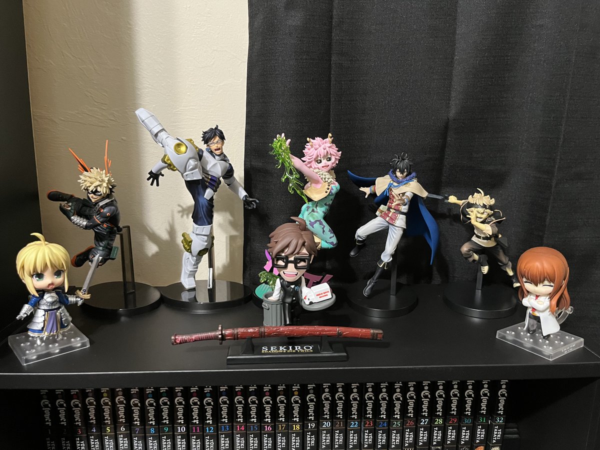 SeaniverseYT's tweet photo. @G0ffThew Just got the YouTooz! Looks good on my very limited, mostly budget figure shelf! https://t.co/g4Vqwg7YXi