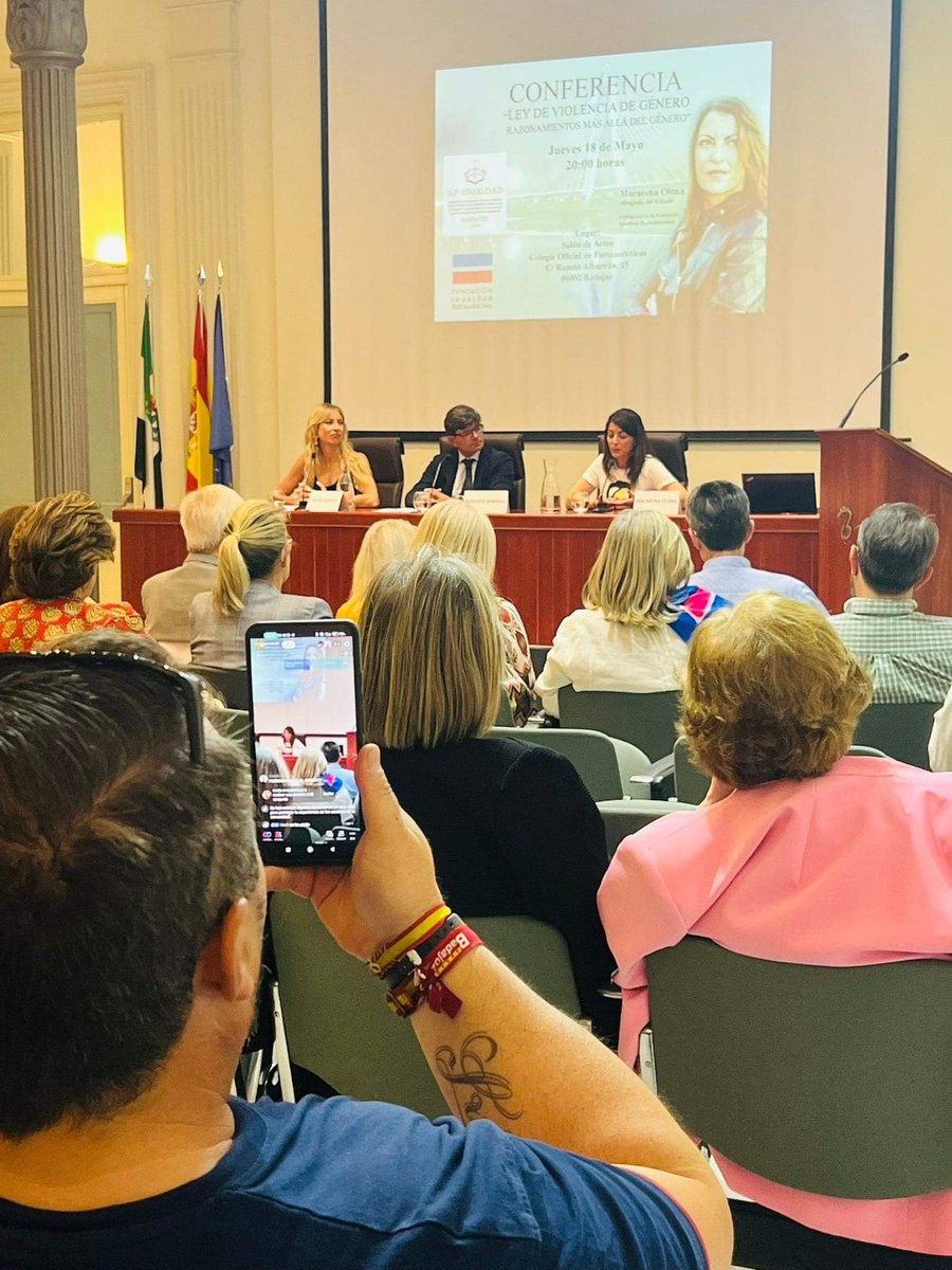 Es muy difícil que una ILP sea admitida a trámite pero nuestro Comité Promotor, encabezado por Marisol Camacho, lo ha conseguido. Ahora <a href="/Macarena_Olona/">Macarena Olona</a> esta recorriendo España, para que todo el mundo sepa lo necesario que es, que este proyecto se consiga.