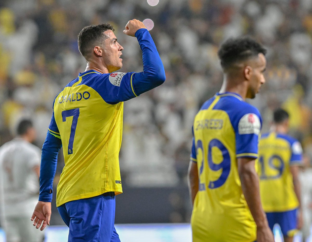 sama_nfc's tweet photo. @Cristiano @AlNassrFC_EN @AlNassrFC We love you so much, Cristiano, because you make us happy and always give us hope to win 💪🏻🫀🫀💛💙 https://t.co/NA1VlJu5PA