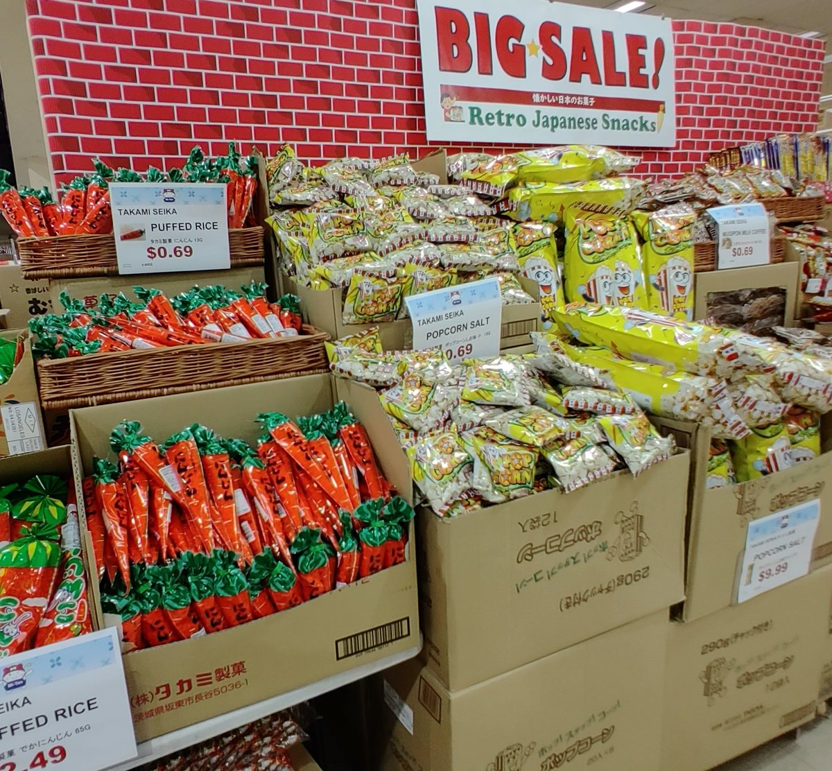 Mitsuwa_NJ's tweet photo. Retro Japanese Snacks🍿
Please come to Mitsuwa. 

What do you think of it? https://t.co/elr1x4Y3L3