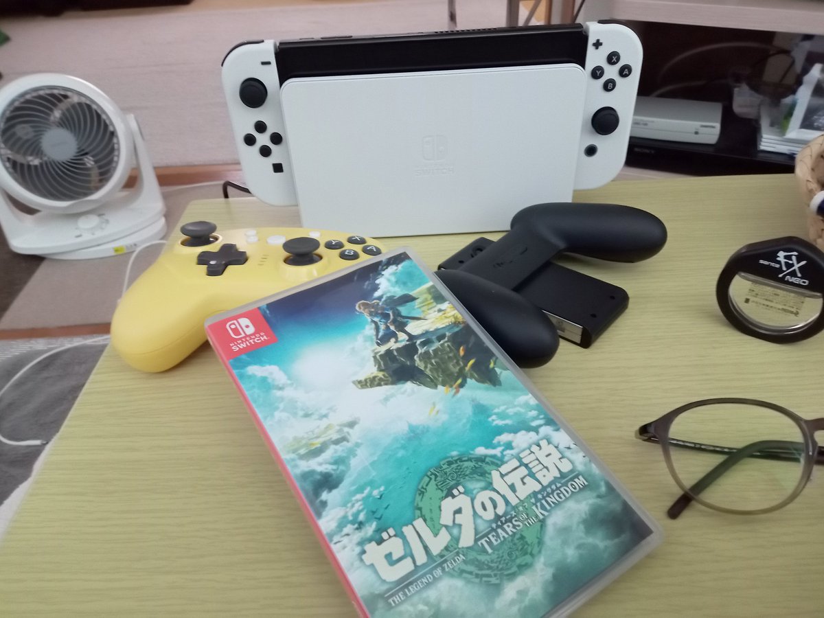 mocachyocoto's tweet image. SWITCH買った！ゼルダ買った！ゲームをプレイするの自体ん十年ぶり🙄
さんにんくんお手本(？)にゆるゆるやろうと思います🧡
#ゼルダの伝説ティアキン 
#ほしののひとりごと
