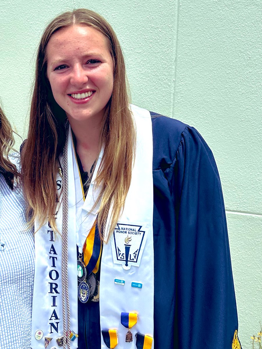 JarrettReads's tweet photo. Way to go #PolkGrad23 WHHS Salutatorian Delaney Jarrett! So proud of you! #GatorBound https://t.co/hzeYiFaABY