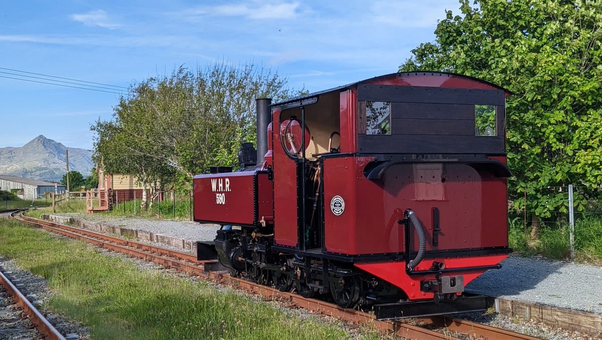 WelshHighRly's tweet photo. Surely a timeless classic... 

#narrowgauge #Baldwin 10-12-D class locomotive number 794 a.k.a 590 at Pen-y-Mount on the Welsh Highland Heritage Railway. She's looking towards the mountains.

https://t.co/911uzZyvvn 🏴󠁧󠁢󠁷󠁬󠁳󠁿

Visit us this weekend for one of the first trains behind 590 https://t.co/wXI49K63LO