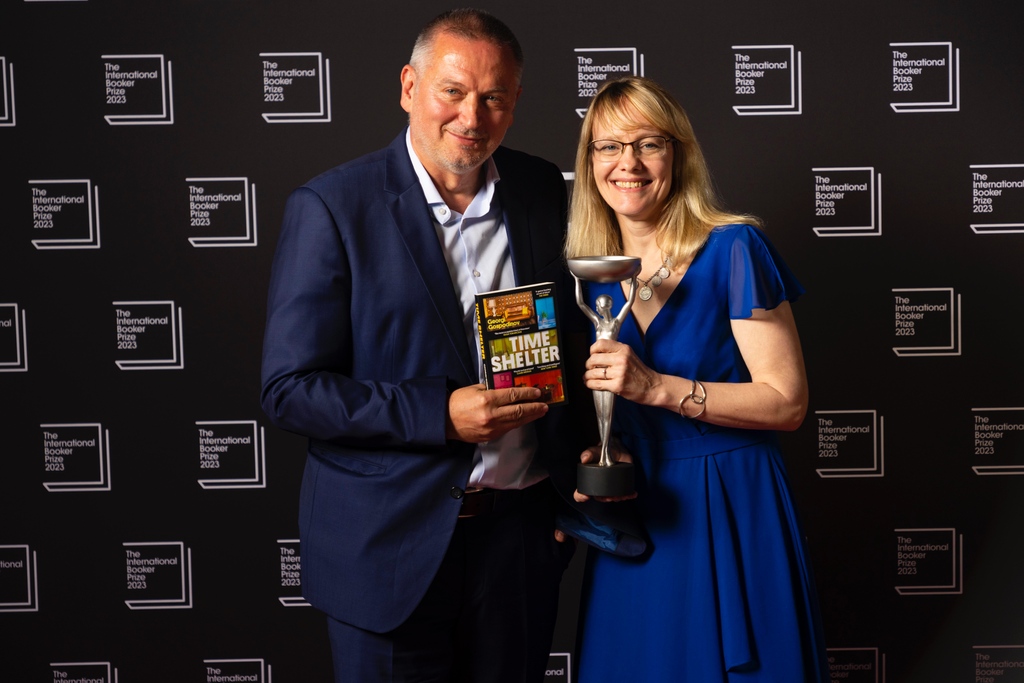 Congratulations to @Gospodinov68 and @rodel_angela for winning the #InternationalBooker2023 with 'Time Shelter'. @wnbooks @orionbooks Find out more about the novel here: thebookerprizes.com/the-booker-lib…