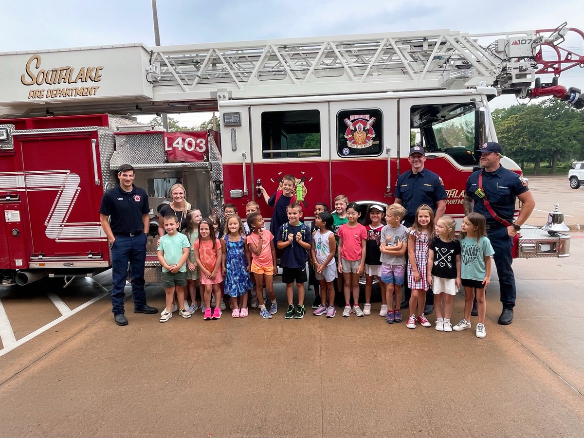 MissSGoldring's tweet photo. We had an exciting morning welcoming our classmates to school in their sweet ride! #DragonProud @SouthlakeDPS https://t.co/dqFBXtLuhE