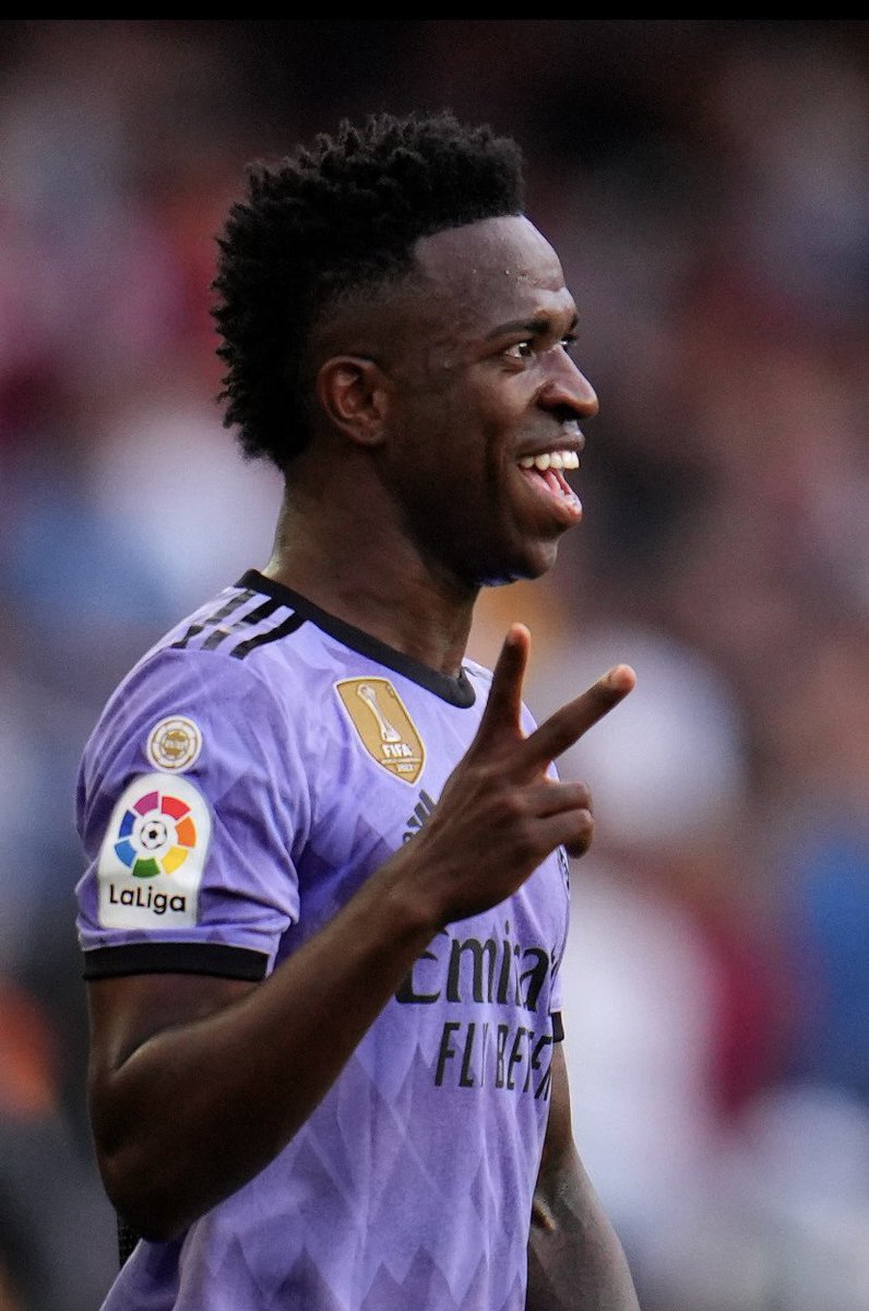 FranBlaugrana2's tweet photo. -Alex Baena: Homenajear a un recientemente fallecido,no le quitan la tarjeta roja

-Marcos Acuña: Expulsado por perder tiempo y se perdería la final de la Europa League,no le quitan la tarjeta roja

-Vinicius JR: Expulsado por pegarle un tortazo al rival y mandar a la afición rival y banquillo a segunda,si le quitan la tarjeta roja

LAMENTABLE!!