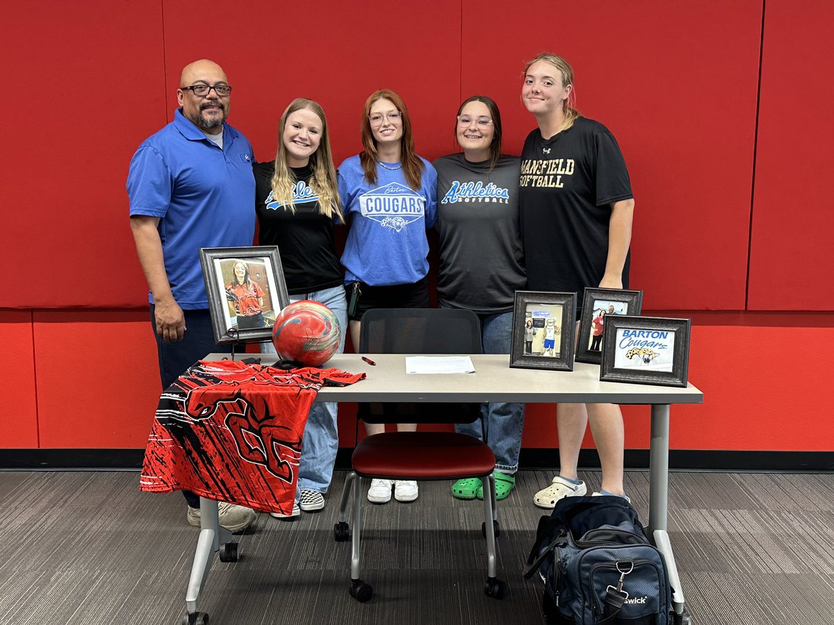 MoeKolanek_2023's tweet photo. It’s official!!!! Signed my letter of intent to Bowl @BartonSports @BartonCC today!  Thank you everyone who has supported me these last 4 years (@FullCountjj) and made it out to celebrate with me 🫶🏼 #rollcougs 
@rose_gloria2 @RushingAshlyn @laurenbeckham6 @lucyeb05 https://t.co/yRDslNS1ya