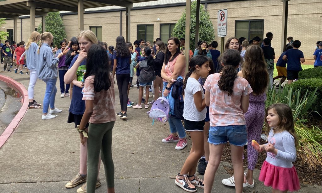 lau_lauree's tweet photo. 5th grade park day may have been postponed, but the ice cream truck was right on time!🍦
Thank you @LWE_PTO 
#lwesgators #ReadyForMiddleSchool
#onceagatoralwaysagator 
💚🐊💚🐊💚🐊💚🐊💚🐊
@lwesprincipal @LWE_AP @LWE_STEMCST @GatorsLWEPD https://t.co/brWSjSzcY9