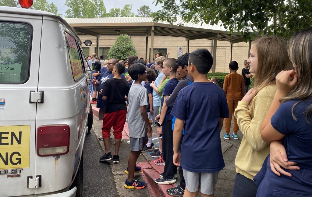 lau_lauree's tweet photo. 5th grade park day may have been postponed, but the ice cream truck was right on time!🍦
Thank you @LWE_PTO 
#lwesgators #ReadyForMiddleSchool
#onceagatoralwaysagator 
💚🐊💚🐊💚🐊💚🐊💚🐊
@lwesprincipal @LWE_AP @LWE_STEMCST @GatorsLWEPD https://t.co/brWSjSzcY9