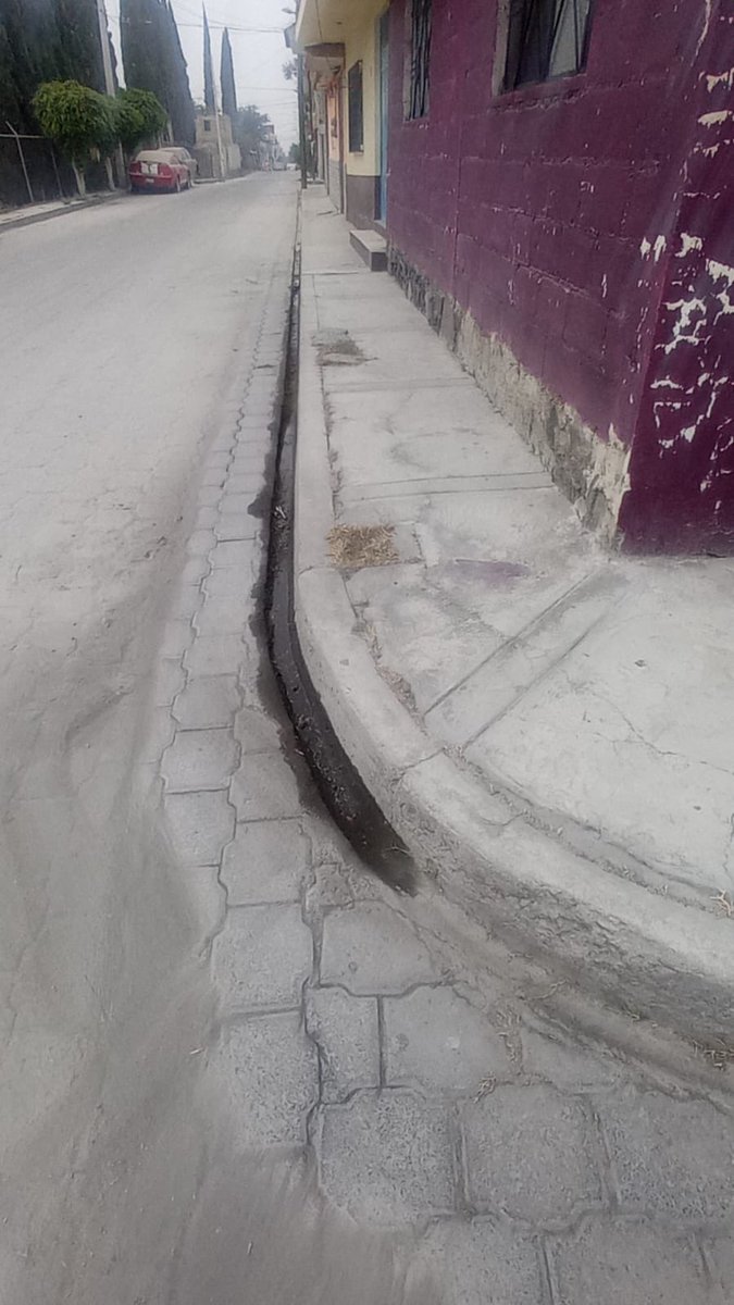 HechosdeAtlixco's tweet photo. #TuVideo
Nos mandan este material de cómo es que se la diferencia e la calle barrida y con ceniza.
Desde la colonia hogar de obrero
.
.
.
#HechosdeAtlixco #ceniza #Popocatépetl #AtlixcoPuebloMagico https://t.co/V1ReKezoT5