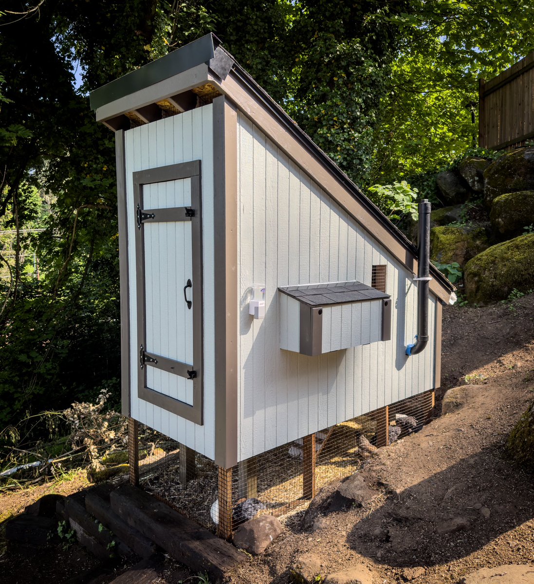 The Grand Coupe is just about completed. Need to tidy up the window trims and maybe add a few farkles. I’ll do a walk around vid soon. #chickens #chickencoop #DIY