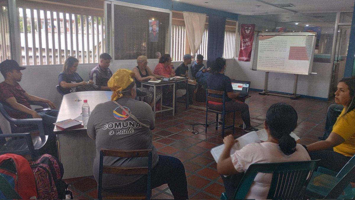 SanJuanPSUV's tweet photo. Desde la casa del partido en la 8va. Reunión ordinaria hoy con el acompañamiento de nuestro camarada  @aleman72psuv por la dirección del @PARTIDOPSUVCCS 
#organizarunirysumarparatriunfar
#SistemaNacionalDeIngreso @gestionperfecta @NicolasMaduro @JorgeMarquezUCV @orgpsuvsanjuan https://t.co/QfMi3wzyBY