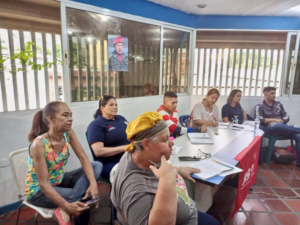 SanJuanPSUV's tweet photo. Desde la casa del partido en la 8va. Reunión ordinaria hoy con el acompañamiento de nuestro camarada  @aleman72psuv por la dirección del @PARTIDOPSUVCCS 
#organizarunirysumarparatriunfar
#SistemaNacionalDeIngreso @gestionperfecta @NicolasMaduro @JorgeMarquezUCV @orgpsuvsanjuan https://t.co/QfMi3wzyBY